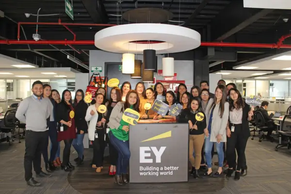 Equipo multidisciplinario de EY